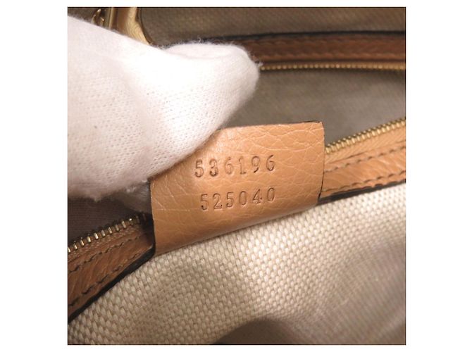 Borsa a Tracolla Gucci Soho Interlocking G in Pelle Beige con Catena - vista 9