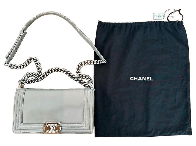 CHANEL Boy Medium - Pelle grigio perla iridescente - vista 2