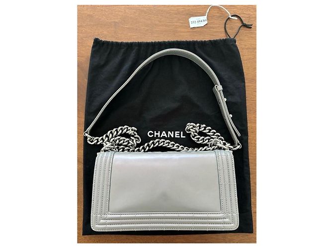 CHANEL Boy Medium - Pelle grigio perla iridescente - vista 3