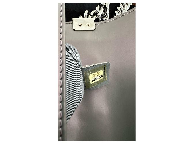 CHANEL Boy Medium - Pelle grigio perla iridescente - vista 5