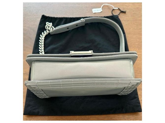 CHANEL Boy Medium - Pelle grigio perla iridescente - vista 7
