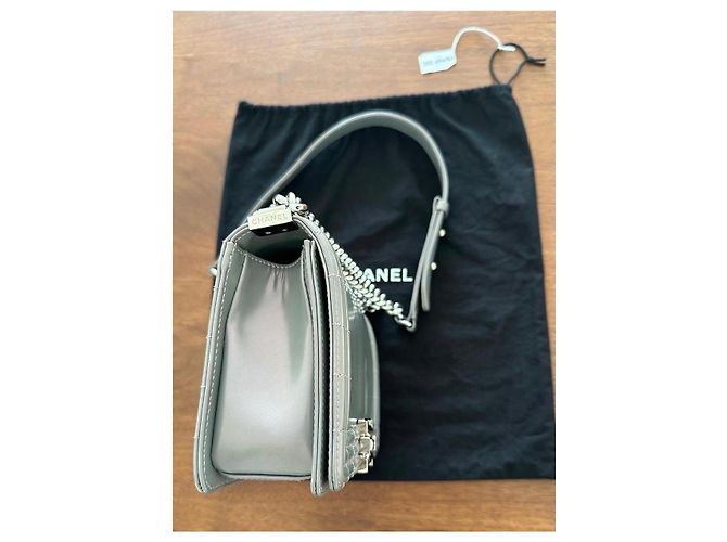 CHANEL Boy Medium - Pelle grigio perla iridescente - vista 8