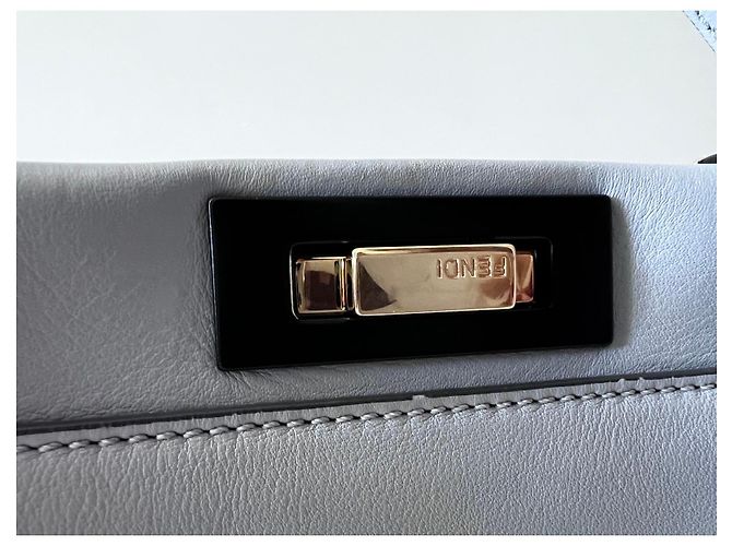 Fendi Peekaboo MM Handtasche aus grauem Leder - Ansicht 13