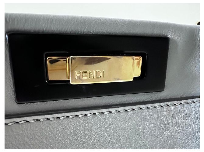 Fendi Peekaboo MM Handtasche aus grauem Leder - Ansicht 15