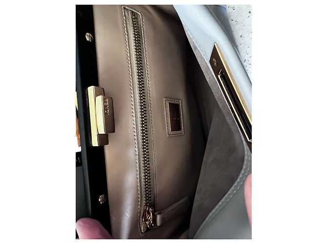 Fendi Peekaboo MM Handtasche aus grauem Leder - Ansicht 5