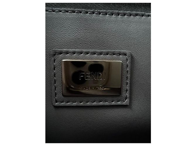 Fendi Peekaboo MM Handtasche aus grauem Leder - Ansicht 6