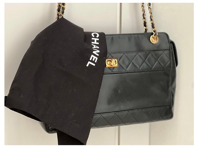 Mademoiselle Borsa a tracolla Chanel in pelle matelassé nera Nero - vista 3