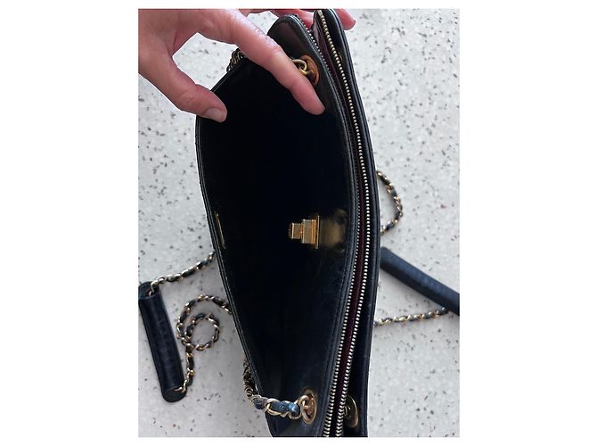 Mademoiselle Borsa a tracolla Chanel in pelle matelassé nera Nero - vista 9