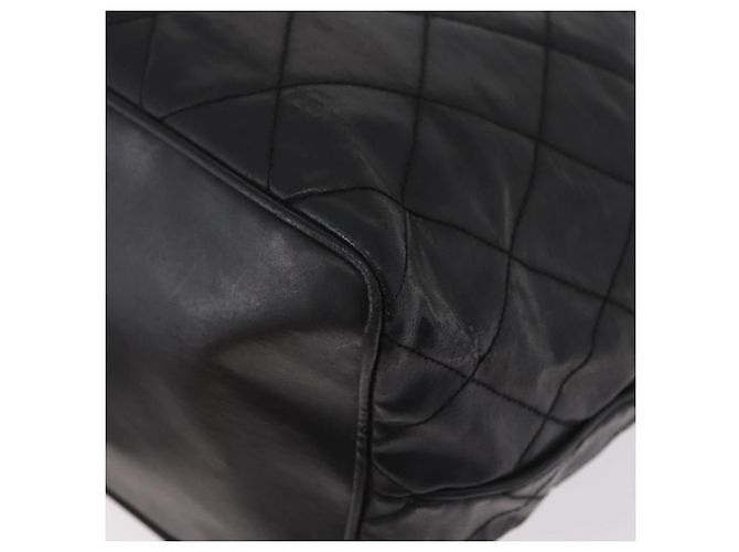 Borsa a tracolla CHANEL Matelasse in pelle verniciata nera e oro CC Auth bs37475 - vista 13