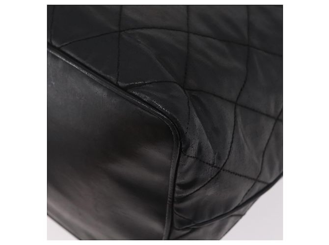 Borsa a tracolla CHANEL Matelasse in pelle verniciata nera e oro CC Auth bs37475 - vista 15