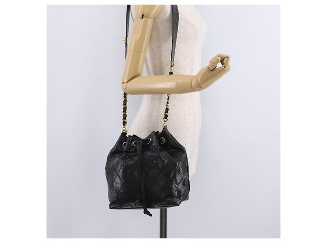 Borsa a tracolla CHANEL Matelasse in pelle verniciata nera e oro CC Auth bs37475 - vista 26