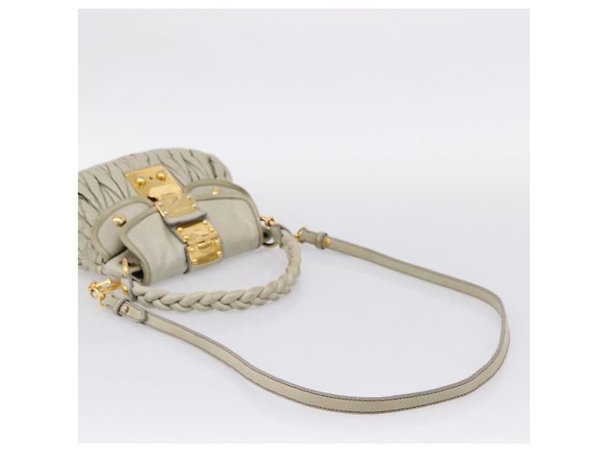 Bolsa Miu Miu Matelassé em Couro 2way Bege Tom Dourado Auth 208870A - vista 10