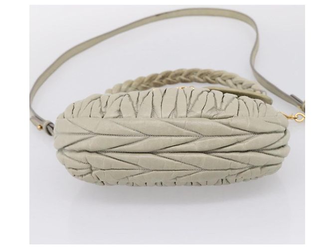 Bolsa Miu Miu Matelassé em Couro 2way Bege Tom Dourado Auth 208870A - vista 13