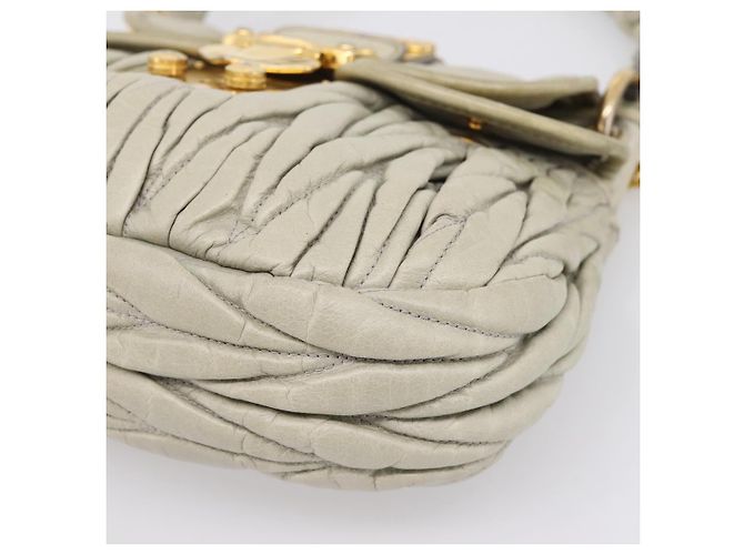 Bolsa Miu Miu Matelassé em Couro 2way Bege Tom Dourado Auth 208870A - vista 14