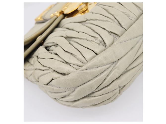 Bolsa Miu Miu Matelassé em Couro 2way Bege Tom Dourado Auth 208870A - vista 15