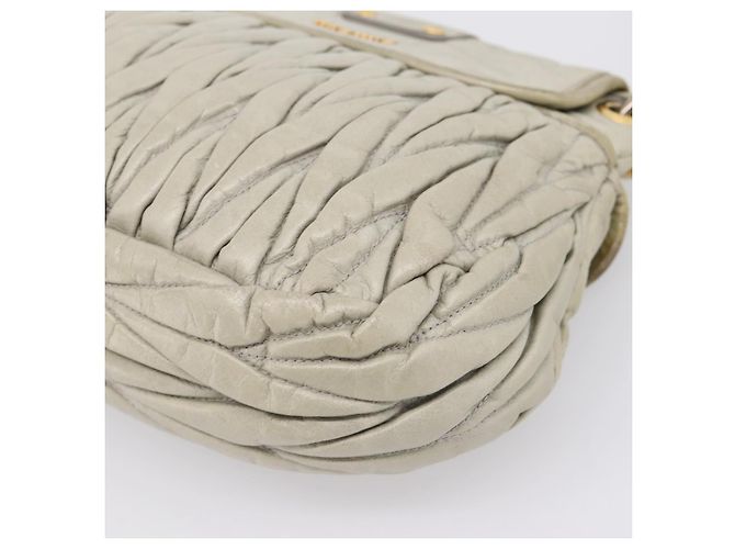 Bolsa Miu Miu Matelassé em Couro 2way Bege Tom Dourado Auth 208870A - vista 16