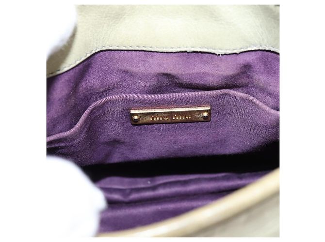 Bolsa Miu Miu Matelassé em Couro 2way Bege Tom Dourado Auth 208870A - vista 19
