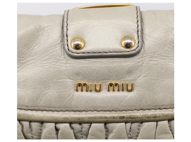 Bolsa Miu Miu Matelassé em Couro 2way Bege Tom Dourado Auth 208870A - vista 26
