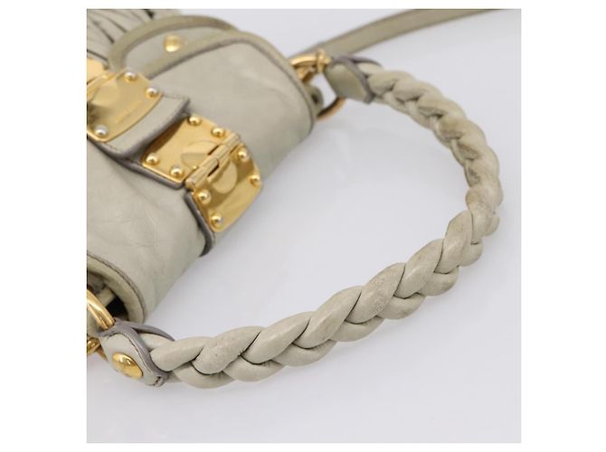Bolsa Miu Miu Matelassé em Couro 2way Bege Tom Dourado Auth 208870A - vista 7