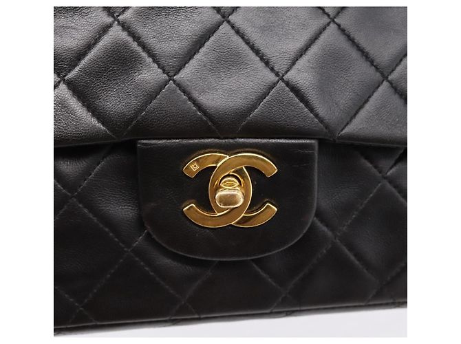 Borsa a tracolla CHANEL Chain Matelasse 25 in pelle d'agnello nera e oro CC Auth 209270V Nero D'oro - vista 15