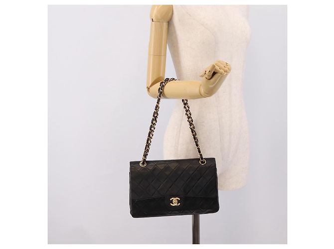 Borsa a tracolla CHANEL Chain Matelasse 25 in pelle d'agnello nera e oro CC Auth 209270V Nero D'oro - vista 28