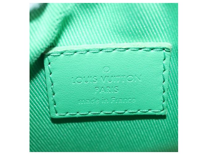 LOUIS VUITTON Lock Vertical Wearable Wallet Bag M81525 LV Auth 207033A - vista 12