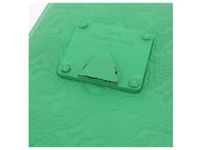 LOUIS VUITTON Lock Vertical Wearable Wallet Bag M81525 LV Auth 207033A - vista 23