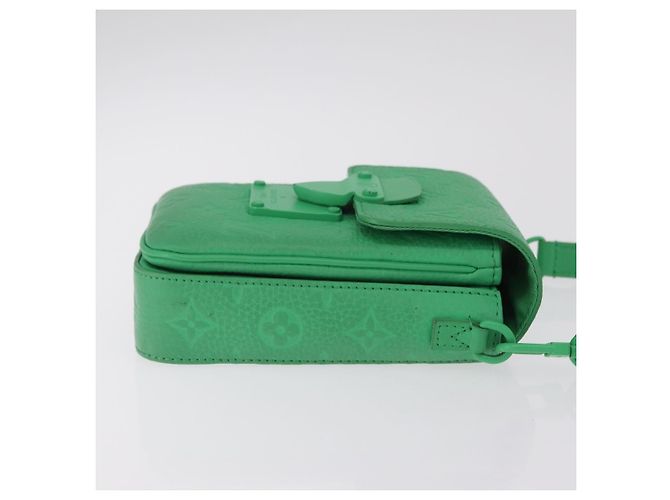 LOUIS VUITTON Lock Vertical Wearable Wallet Bag M81525 LV Auth 207033A - vista 3