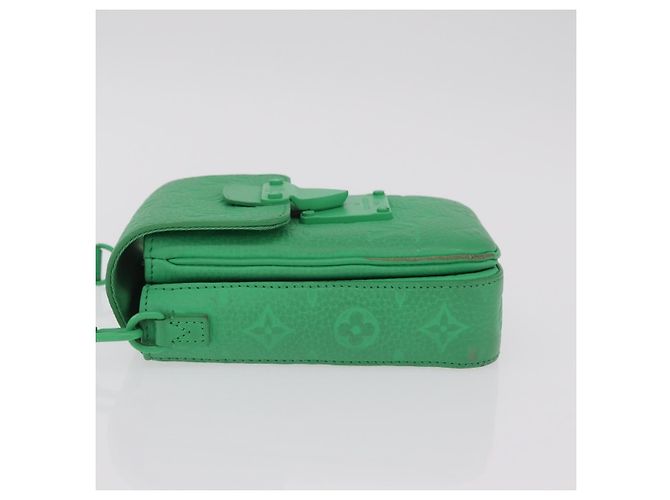 LOUIS VUITTON Lock Vertical Wearable Wallet Bag M81525 LV Auth 207033A - vista 4