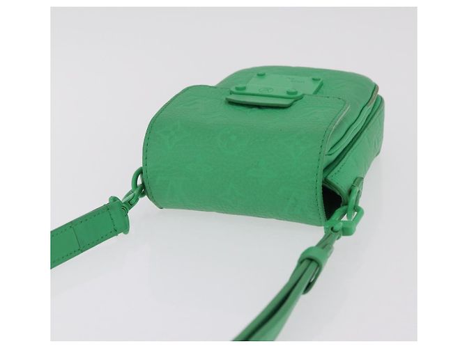 LOUIS VUITTON Lock Vertical Wearable Wallet Bag M81525 LV Auth 207033A - vista 7