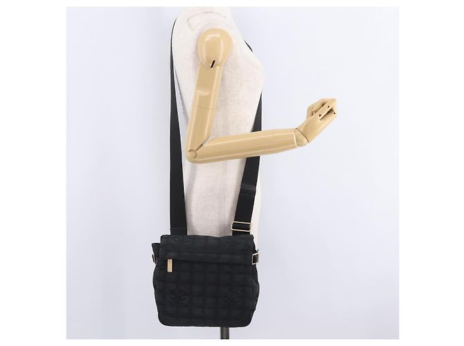 Borsa a tracolla CHANEL New Travel Line in tela nera e oro CC Auth 208770A Nero D'oro - vista 27