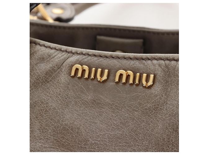 Borsa Miu Miu Vitellolux in pelle 2way marrone tono oro Auth 208116V - vista 18