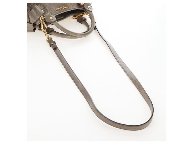 Borsa Miu Miu Vitellolux in pelle 2way marrone tono oro Auth 208116V - vista 9
