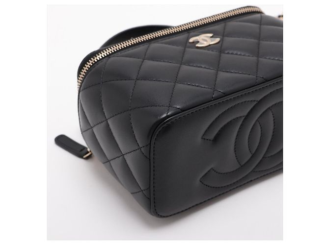 Chanel Vanity Case Small aus gestepptem Lammleder mit Kettenhandtasche Schwarz - Ansicht 4