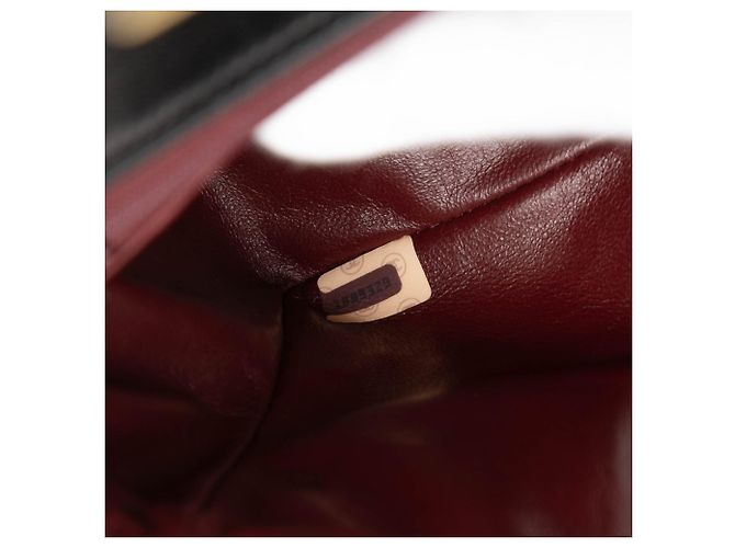 Borsa a tracolla Chanel Medium Vertical Quilted in pelle d'agnello nera con patta singola Nero - vista 6