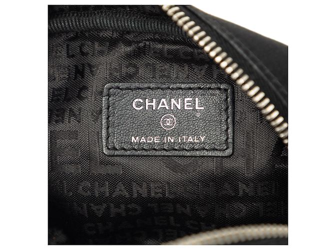 Chanel Mini CC Chocolate Bar Satin Lippenstift Charm-Tasche in Schwarz - Ansicht 5