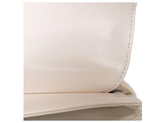 Borsa a tracolla Chanel Flap in pelle d'agnello lucida matelassé bianca con catena Bianco - vista 10