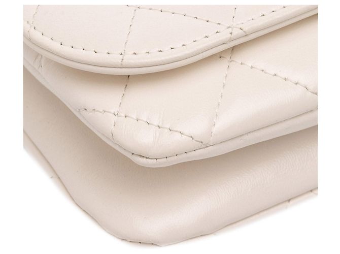Borsa a tracolla Chanel Flap in pelle d'agnello lucida matelassé bianca con catena Bianco - vista 11