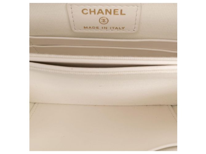 Borsa a tracolla Chanel Flap in pelle d'agnello lucida matelassé bianca con catena Bianco - vista 4