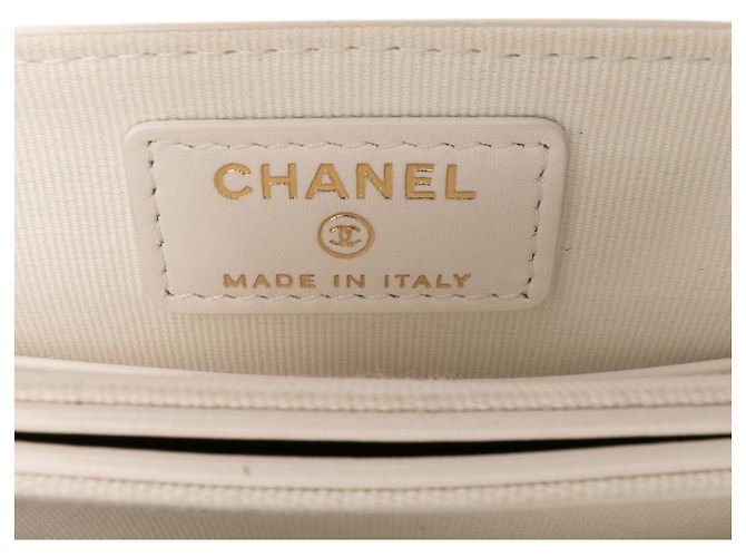 Borsa a tracolla Chanel Flap in pelle d'agnello lucida matelassé bianca con catena Bianco - vista 5