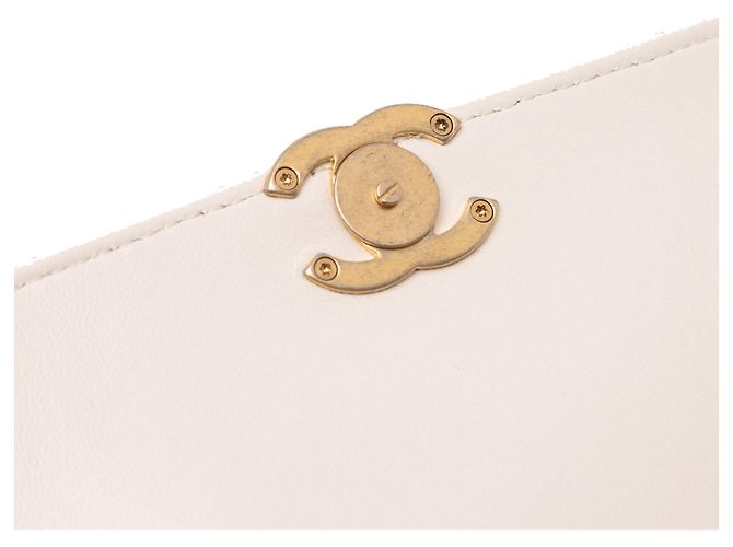 Borsa a tracolla Chanel Flap in pelle d'agnello lucida matelassé bianca con catena Bianco - vista 8