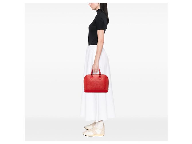 Bolso de mano Louis Vuitton Epi Alma PM rojo Roja - vista 8