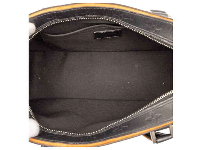 Sac à main Louis Vuitton Monogram Mat Shelton Gris - vue 4