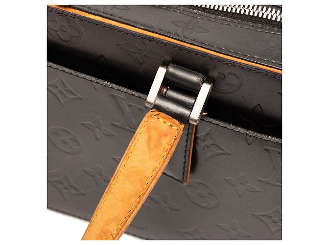 Sac à main Louis Vuitton Monogram Mat Shelton Gris - vue 8