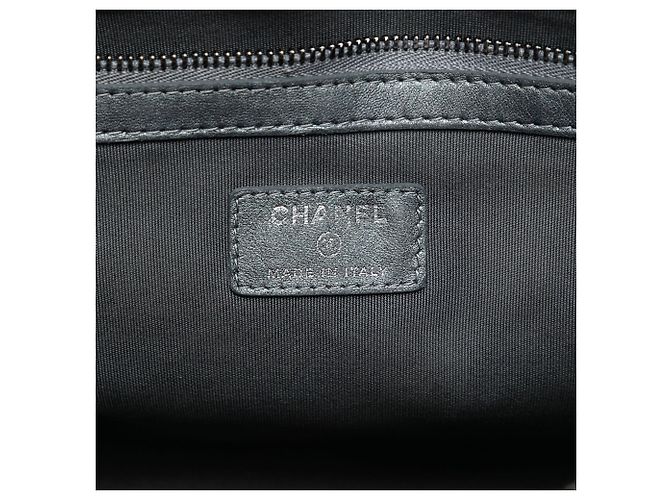 Clutch Chanel Large Quilted Metallic Lambskin O Case Argentata Argento - vista 5