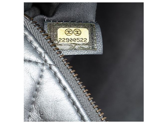 Clutch Chanel Large Quilted Metallic Lambskin O Case Argentata Argento - vista 6