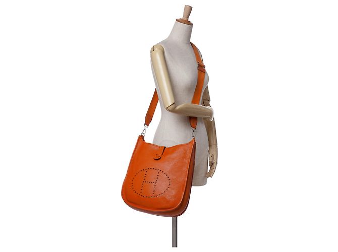 Borsa a tracolla Hermès Evelyne III 29 in pelle Clemence Orange - vista 14