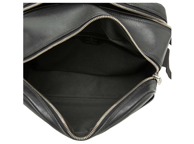 Sac bandoulière Louis Vuitton Taiga Reporter PM Noir - vue 4