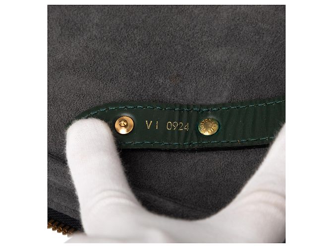 Sac de voyage Louis Vuitton Taiga Kendall GM Vert - vue 6