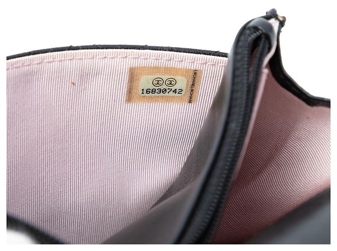 Borsa a tracolla Chanel CC Microquilted in pelle d'agnello nera Wallet On Chain Nero - vista 5